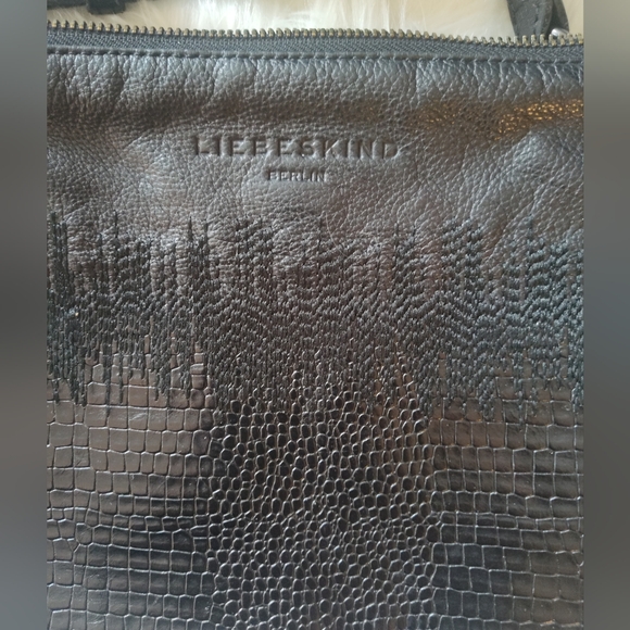 Elegant Black Crossbody Bag - Picture 2 of 4